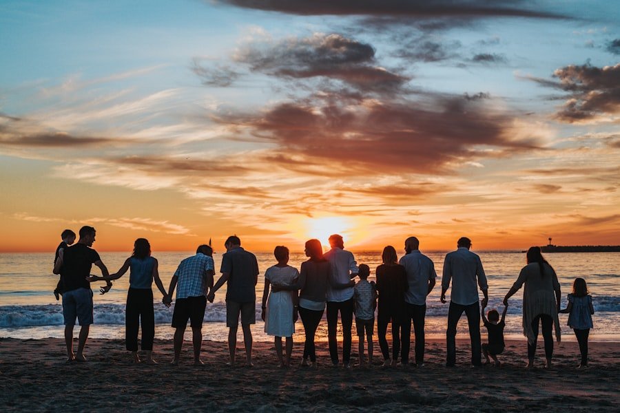 Família feliz planejando o futuro